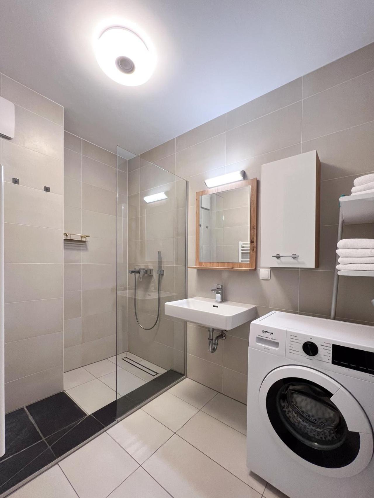Modern Apartment W/ Cozy Balcony Near City Center Vienne Extérieur photo